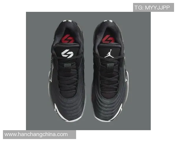 足球明星签名鞋子精美图片展示与介绍让你领略球场风采